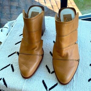 Dolce Vita Makeo Camel Colored Leather mules with Block 4” heel Clog Size 10